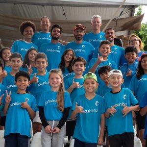 Maior evento de beach tennis do mundo promove ação com ídolos para crianças