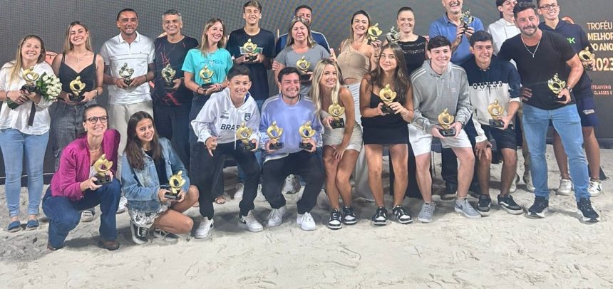 Federação Paulista de Tênis realiza homenagem aos Melhores do Ano 2023 de Beach Tennis