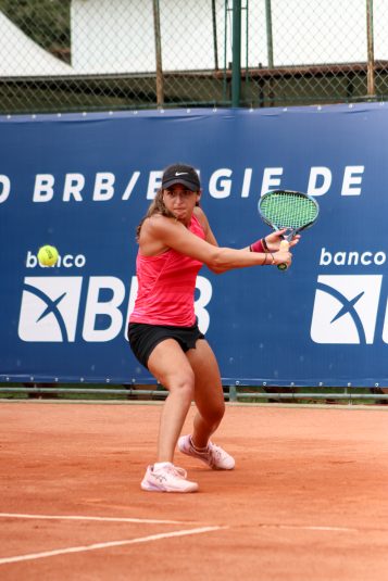 Sete brasileiras estreiam nesta quarta no ITF W35 de Leme