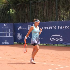 Carol, Cé, Bossi e Bohrer vencem na estreia e avançam às oitavas no ITF W35 de Leme